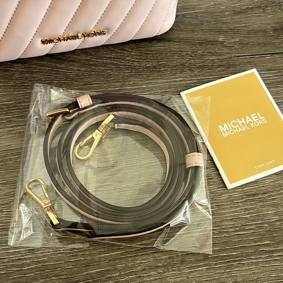 NWOT Michael Kors Suri Crossbody - Picture 5 of 5